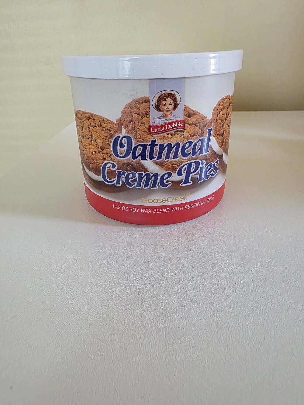 Goose Creek x Little Debbie Oatmeal Creme Pies Candle
